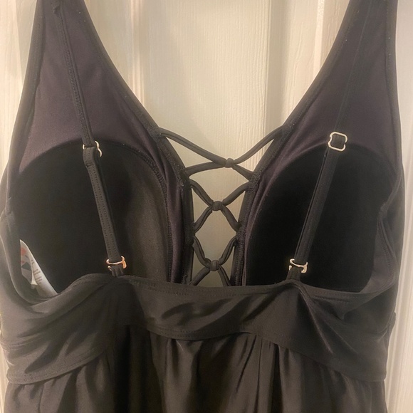 Black 1 Piece Swimsuit w/ Built in Skirt Size 14 - Picture 8 of 13